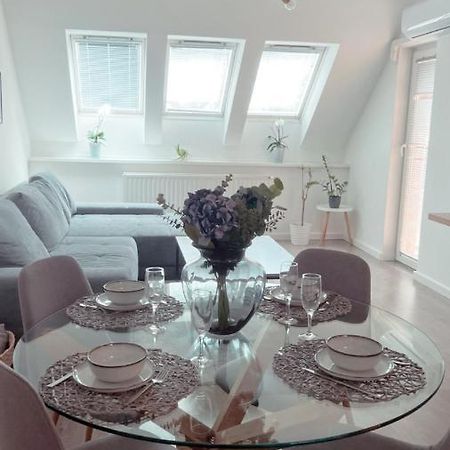 Gabica Apartman เดเบรตเซน ภายนอก รูปภาพ