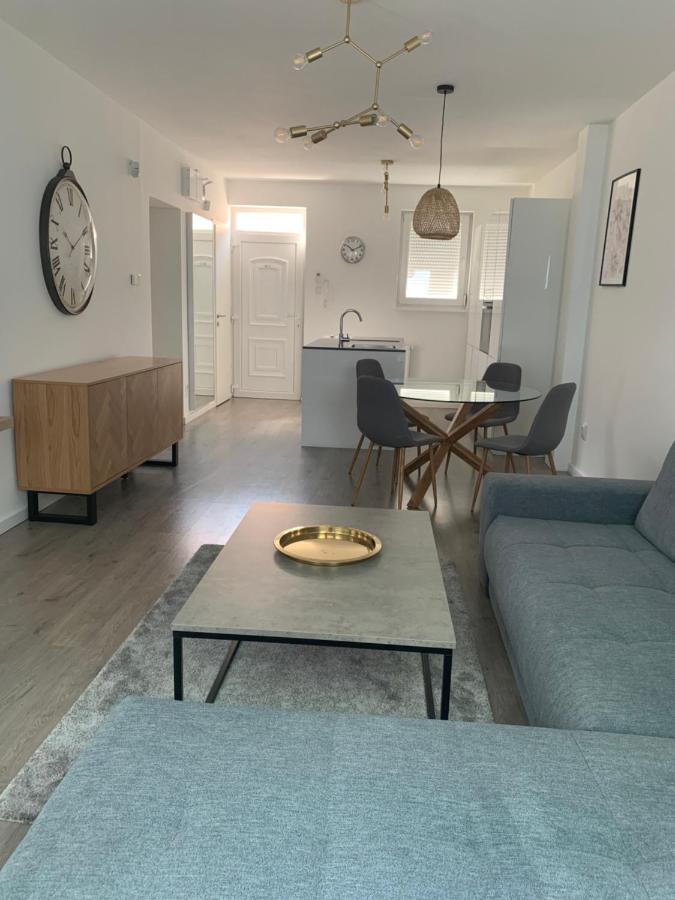 Gabica Apartman เดเบรตเซน ภายนอก รูปภาพ