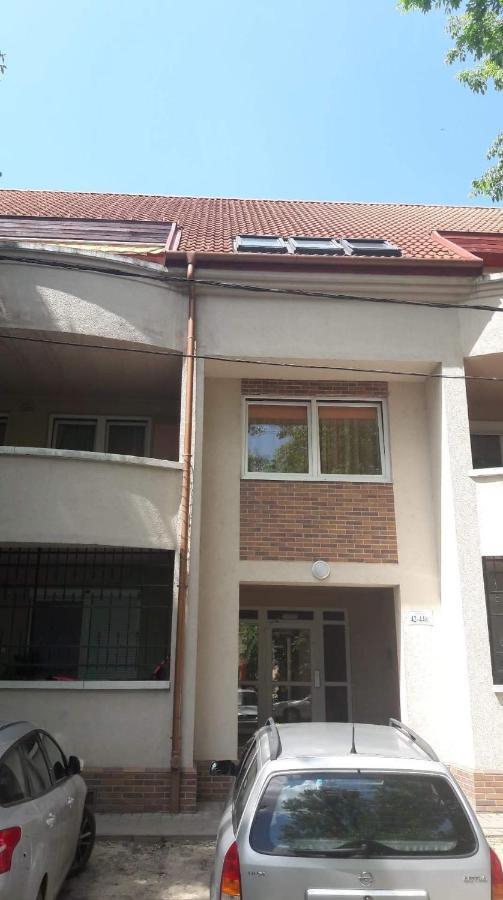 Gabica Apartman เดเบรตเซน ภายนอก รูปภาพ